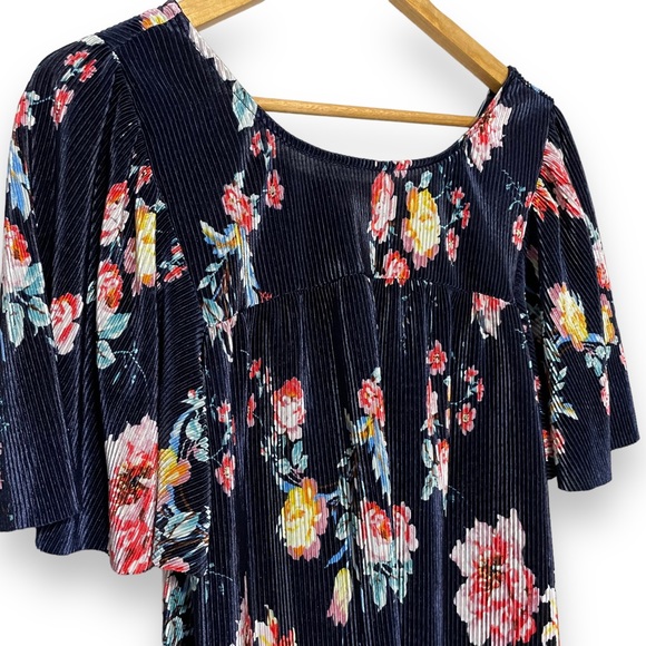 Lapis‎ floral accordion pleated flowy blouse - Picture 5 of 8